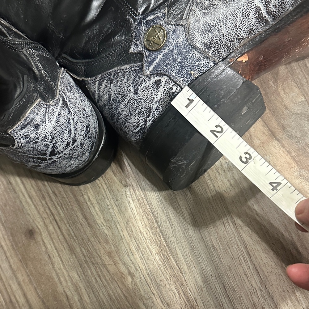 Stylish Black and Gray Men's Western Boots - Picture 9 of 13